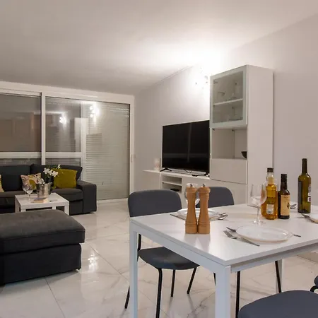 Lovely 1 Bedroom With Sea Views * 卡亚俄萨尔瓦赫