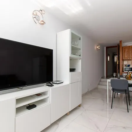 公寓 Lovely 1 Bedroom With Sea Views *