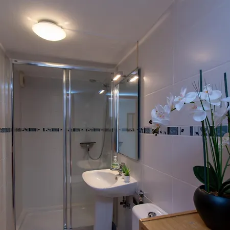 Lovely 1 Bedroom With Sea Views *