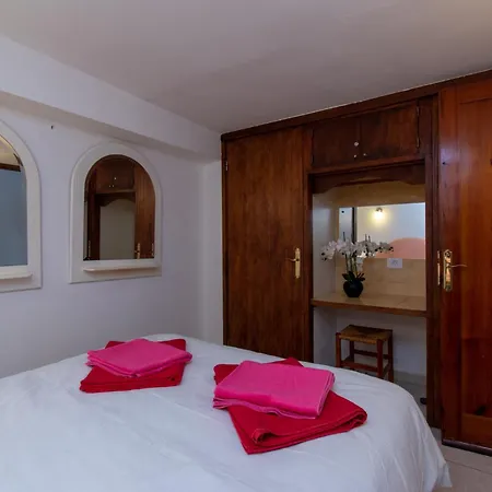 Lovely 1 Bedroom With Sea Views