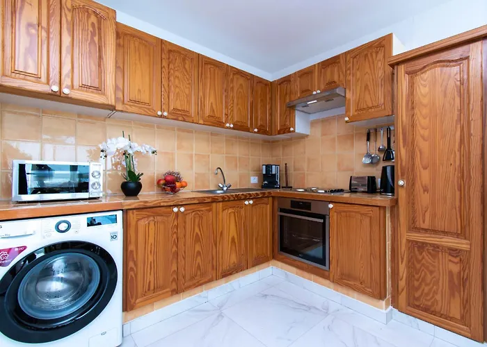 Lovely 1 Bedroom With Sea Views Apartament *