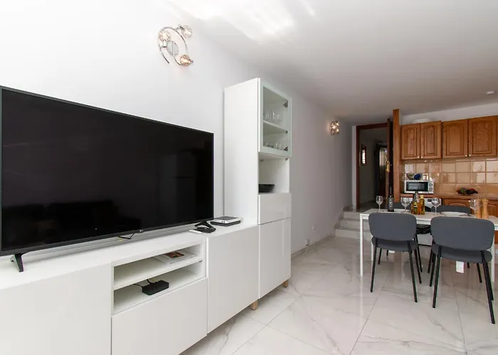 Apartment Lovely 1 Bedroom With Sea Views *