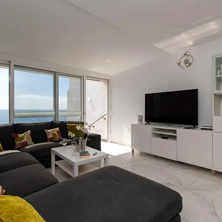 Lovely 1 Bedroom With Sea Views Lägenhet *