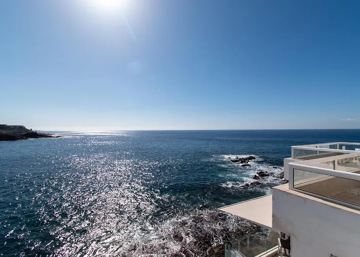 Lovely 1 Bedroom With Sea Views *