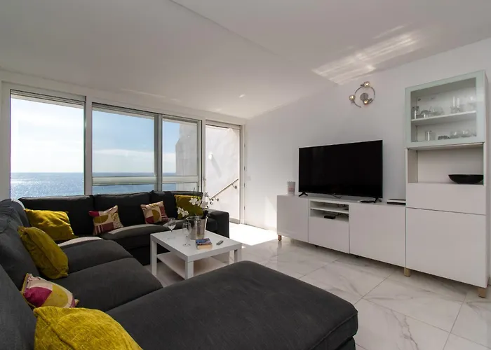 Lovely 1 Bedroom With Sea Views Lägenhet *